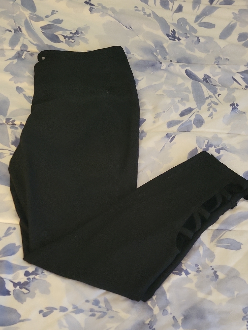 Black Cropped Leggings with Ankle Detail